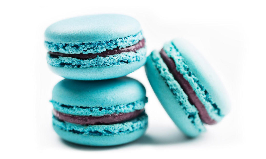Blueberry Macarons with Two tiny mounds of almond meringue sandwiched, between sweet blueberry and white chocolate ganache in a 6 pack